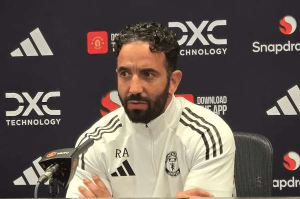 阿莫林情绪波动谈执教压力:一日想辞职,一日想长留曼联二十年